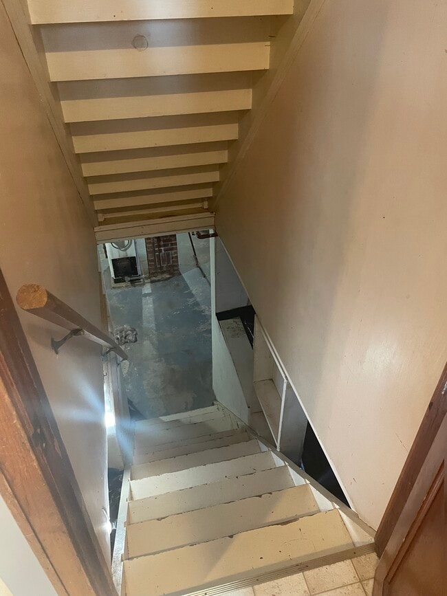 Building Photo - 207 NW Frank Ave