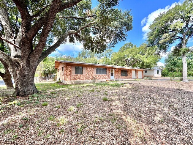 Building Photo - 3 Bed, 2 Bath Home – Fully Equipped & Move-In Ready!