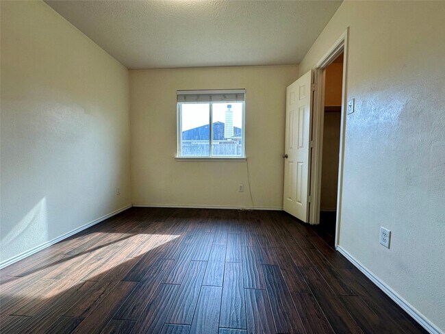 Building Photo - 7271 Caracara Dr