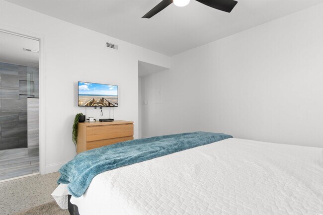 Building Photo - 1500 Cenith Dr
