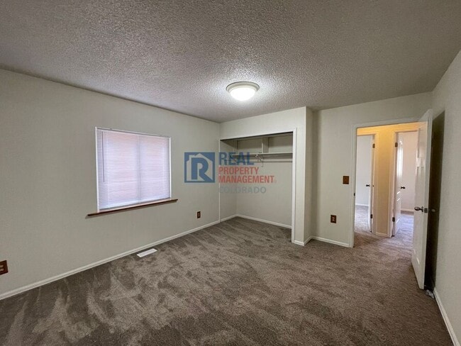 Building Photo - 4945 Marabou Way