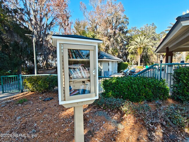 Building Photo - 1563 Lakeway Dr