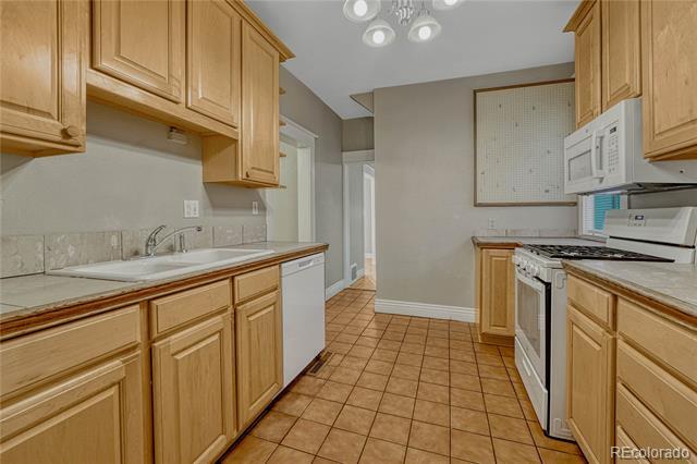 Building Photo - 468 Corona St