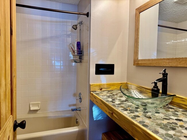 Building Photo - 96 Mountainside Dr