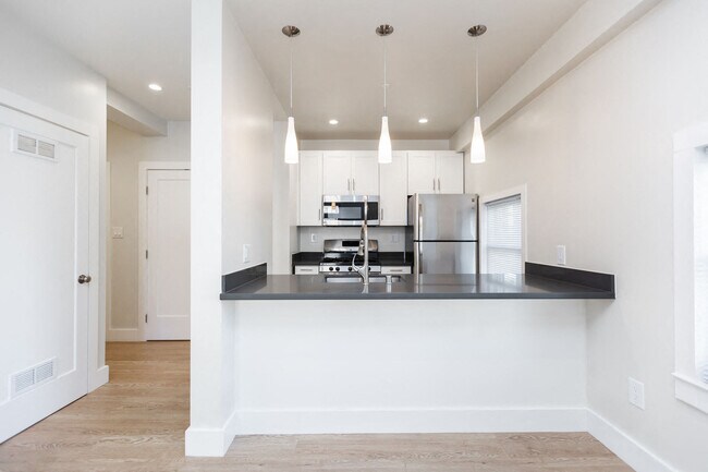 Building Photo - 355 Laguna