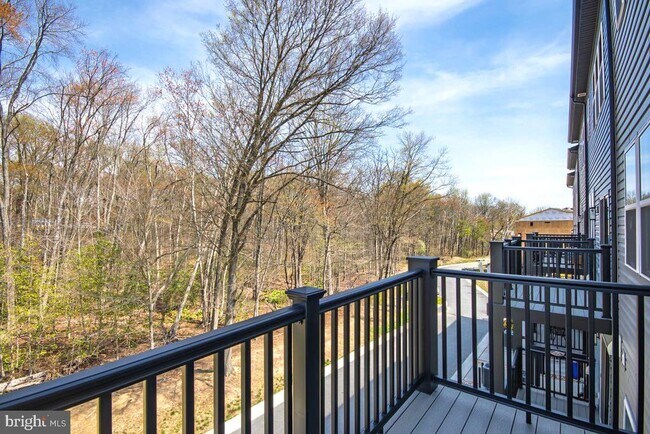 Building Photo - 9920 -B Sir Barton Wy