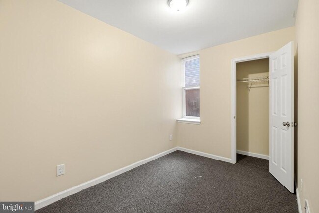 Building Photo - 2238 N Park Ave