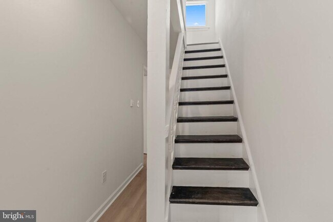 Building Photo - 19 W Seymour St