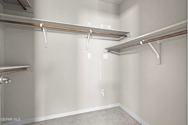 Building Photo - 13900 Villa Vista Ave