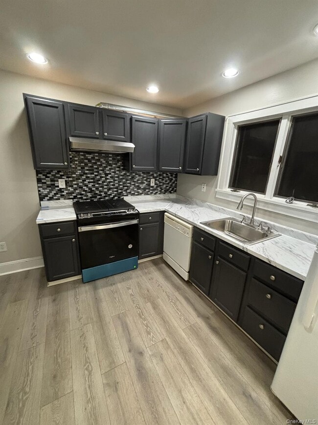 Building Photo - 598 S Rte 303