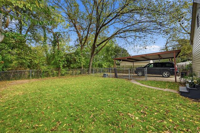 Building Photo - 108 W Heard St