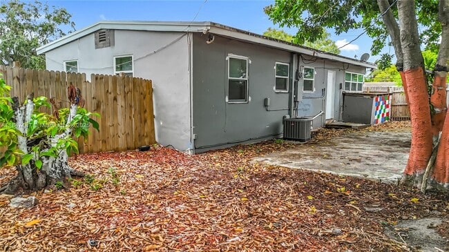 Building Photo - 1423 NW 12th St