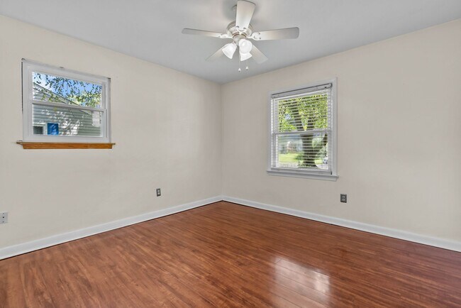Building Photo - Great Location and Access to Interstate!