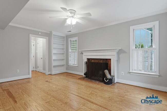 Building Photo - Charming Farmhouse-style Home Adjacent to Huguenot Park!
