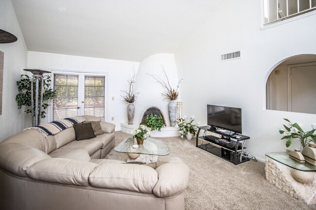 Building Photo - Available! Beautiful fully furnished/equipped 3BR patio home.