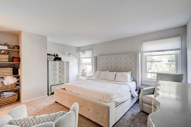 Building Photo - 132 Regency Dr