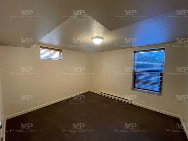 Building Photo - 511 1/2 S Grant Ave