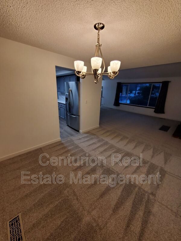 Building Photo - 869 Meadowlawn Dr SE