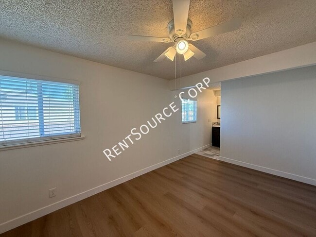 Building Photo - 1149 W Ave H-11