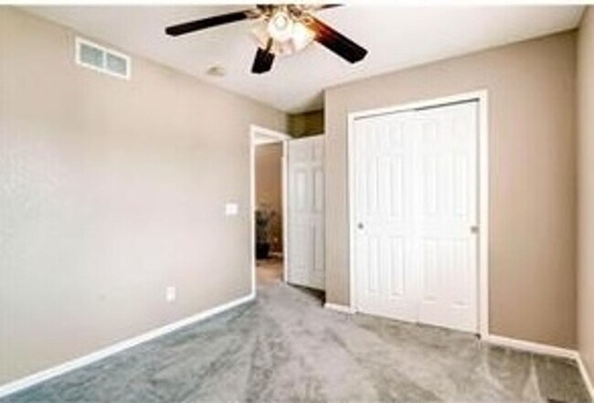 Building Photo - Lovely Gleneagle Charmer!