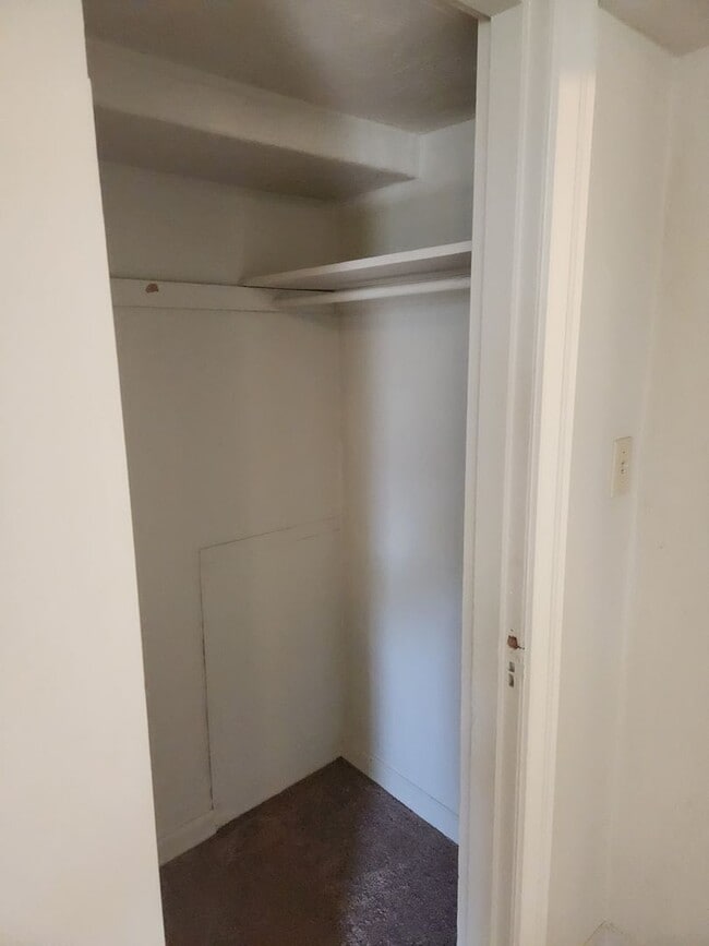 Building Photo - Lower Level Apartment