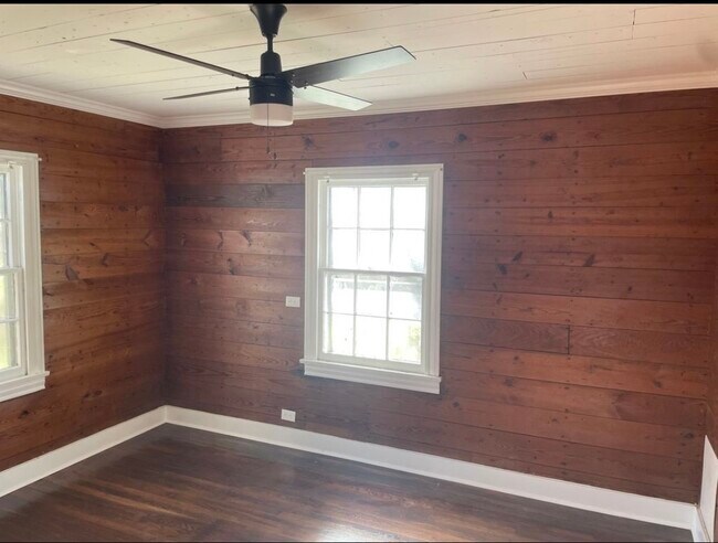 Building Photo - 321 S Arcola St