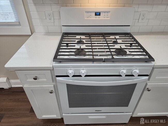 Building Photo - 93 Player Ave