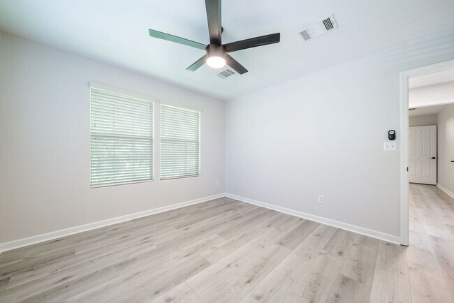 Building Photo - 303 E 38th St