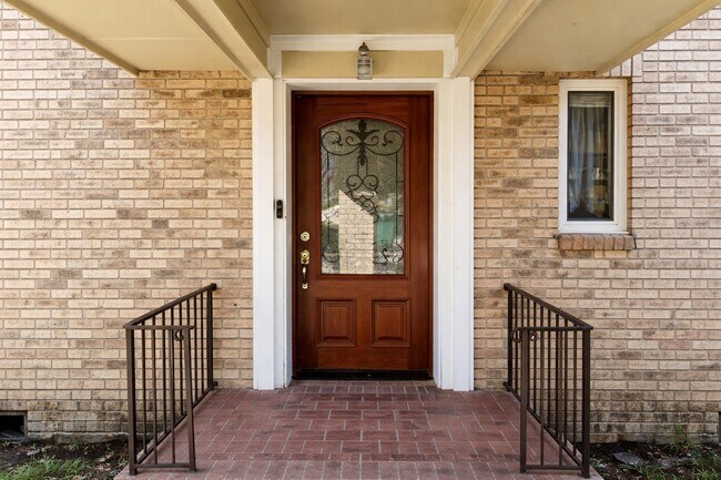 Building Photo - 5315 Bayway Dr