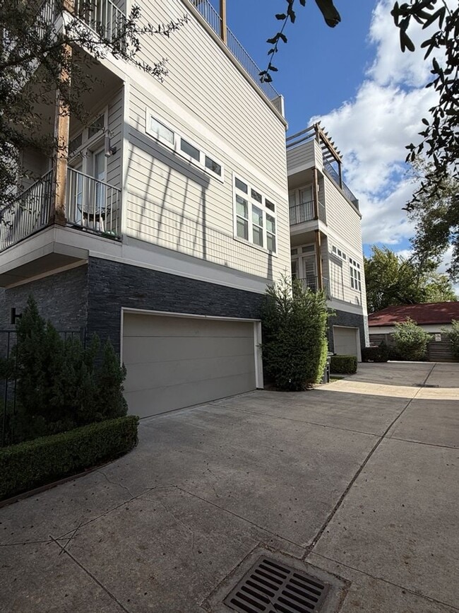 Building Photo - 2906 Baer St