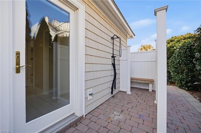 Building Photo - 508 Virginia Dare Dr