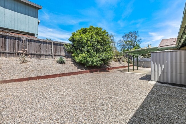 Building Photo - One level single family home in Clairemont...