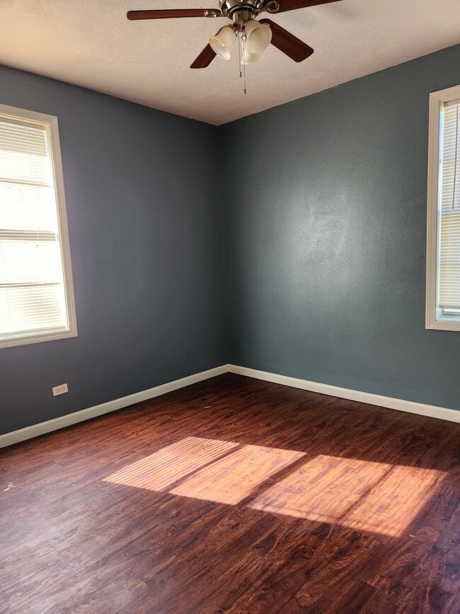 Building Photo - 4664 Clayton Dr