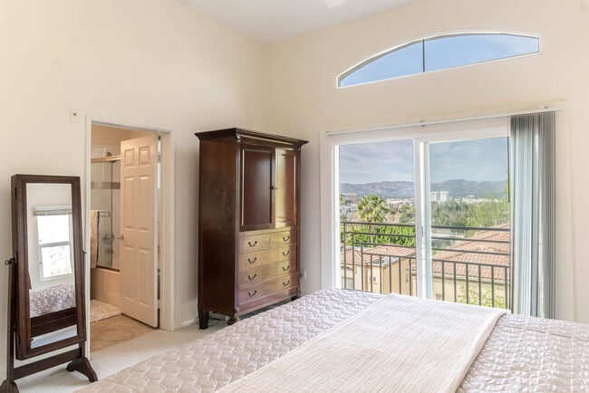 Breathtaking City light & mountain views - 5220 Premiere Hls Dr