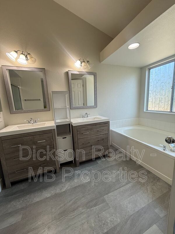 Building Photo - 994 Wheatland Ct