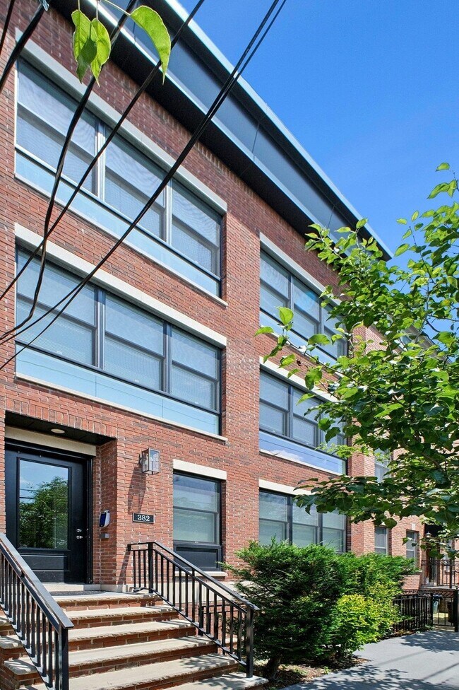 Building Photo - 382 7th St