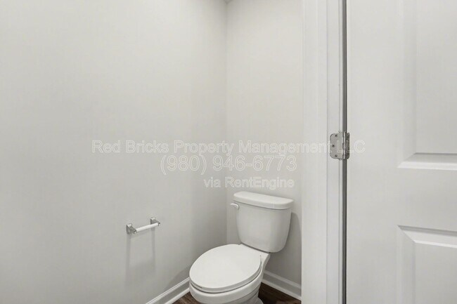Building Photo - 7847 Whispering Strm Dr
