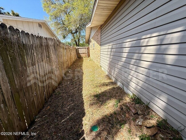 Building Photo - 2 Fairway Rd