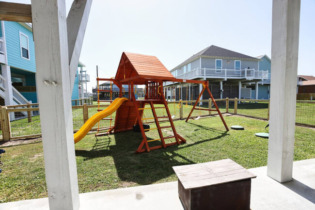 Building Photo - 927 Palm Ridge Dr