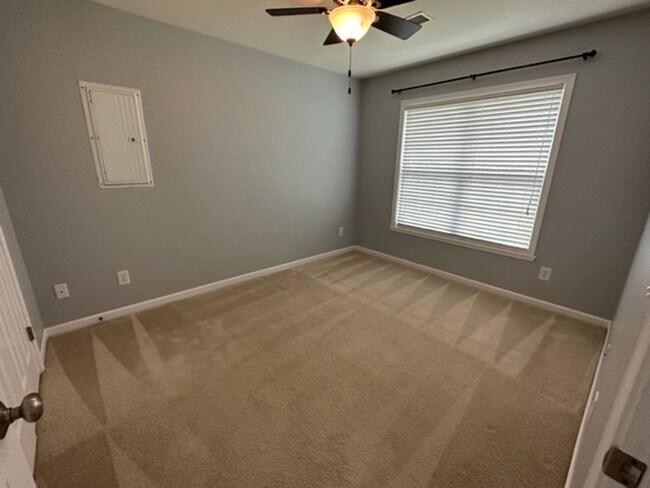 Building Photo - Beautiful Fenced in Patio Home in Colfax!