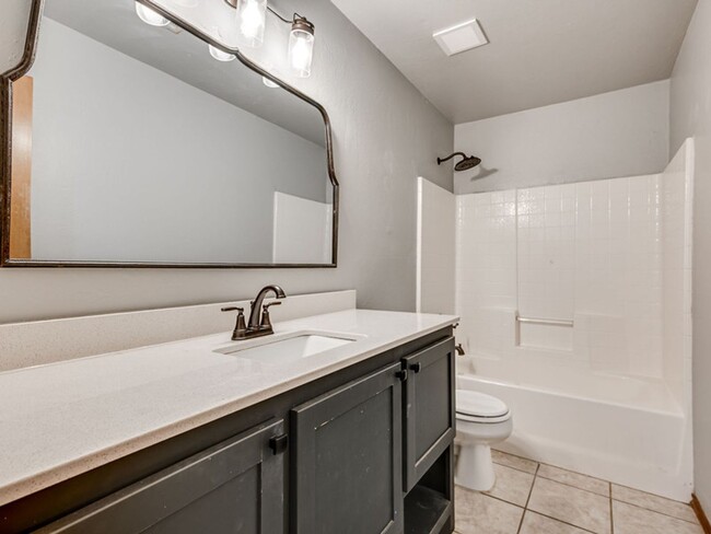 Building Photo - New In Moore Home Available now!