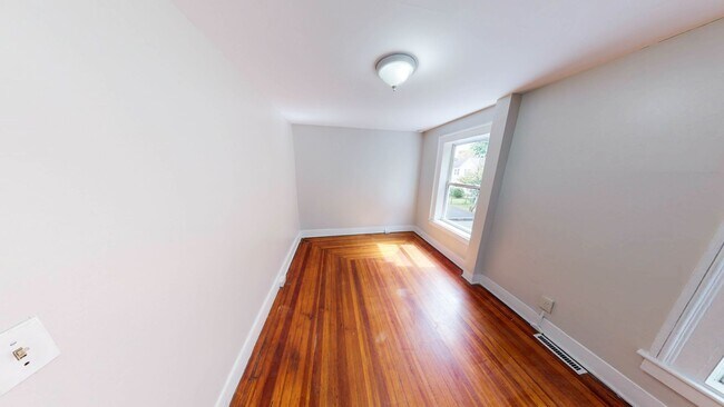 Building Photo - 3 Bedroom Single Family Home!