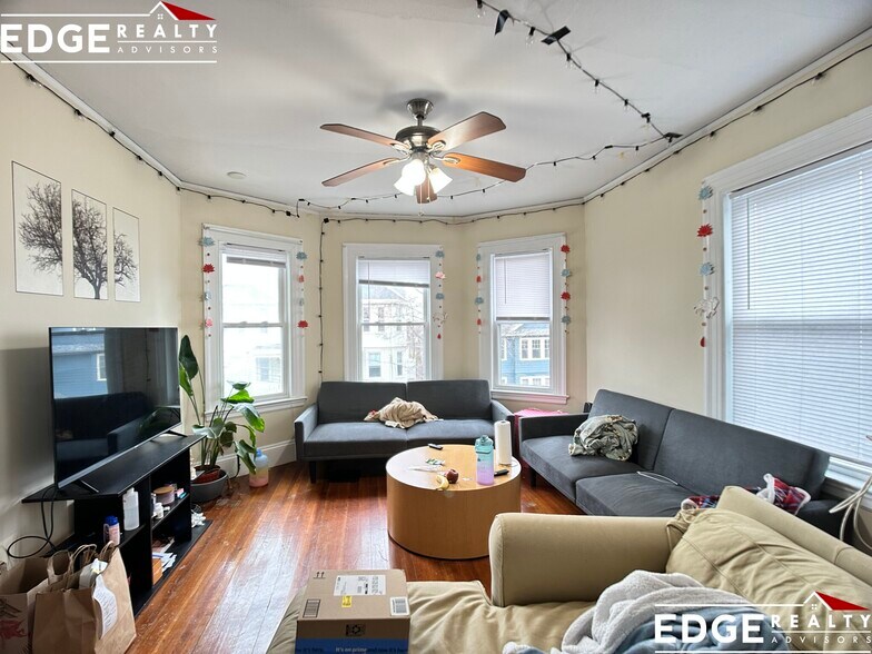 Building Photo - 74 Leicester St