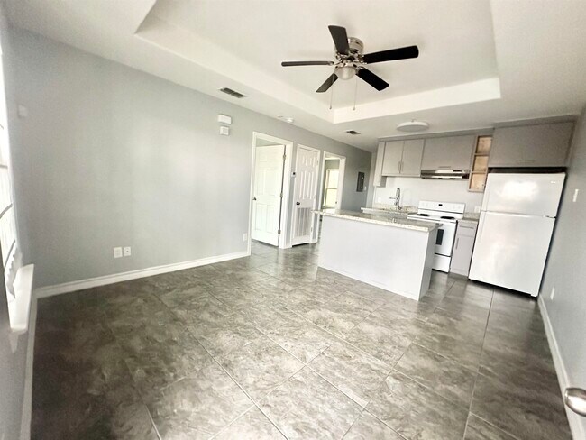 Building Photo - 2705 Mauricio St