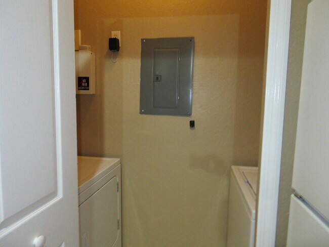 Building Photo - Spacious 4/2 condo in Bella Terra communit...