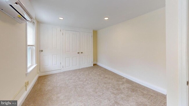 Building Photo - 824 Kintner Rd