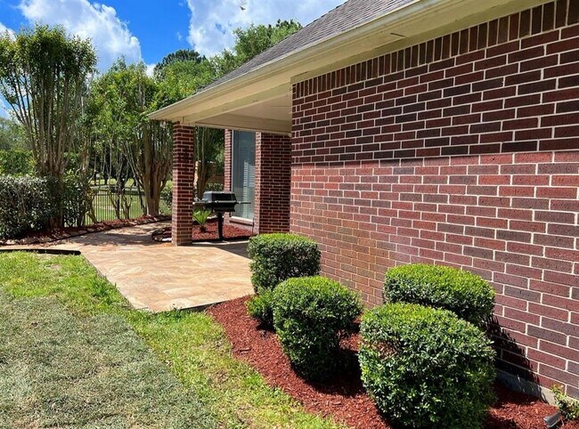 Building Photo - 16 Kelliwood Ct Cir