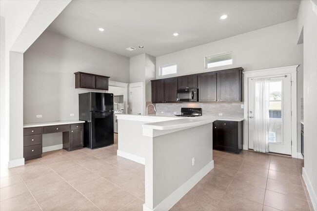 Building Photo - 710 Arrow Point Dr