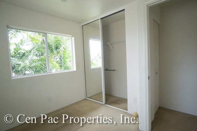 Building Photo - 2 Bed/2 Bath/ 2 Parking Stalls - Close to Waikele Shopping Center and Bus Line