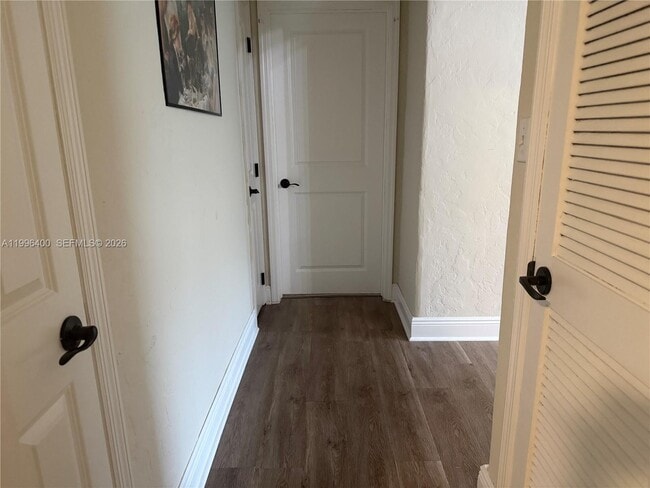 Building Photo - 5116 SW 57th Ave